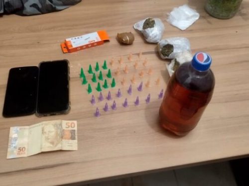 Polícia prende dupla suspeita de tentar arremessar drogas dentro de penitenciária em Sousa